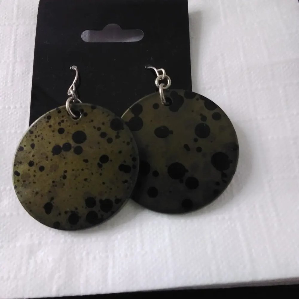 Round earrings